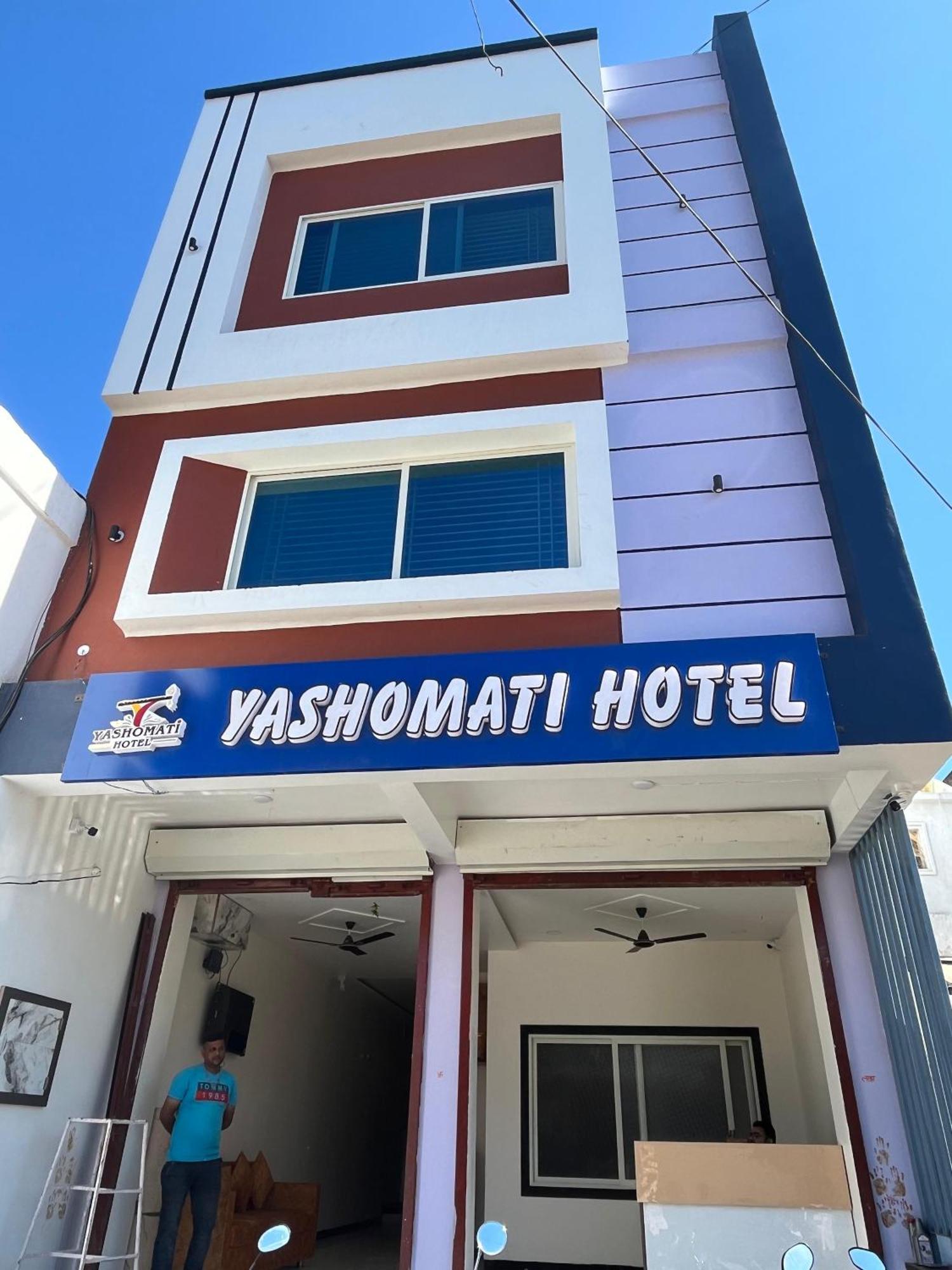 Yashomati Hotel Maheshwar Exteriör bild