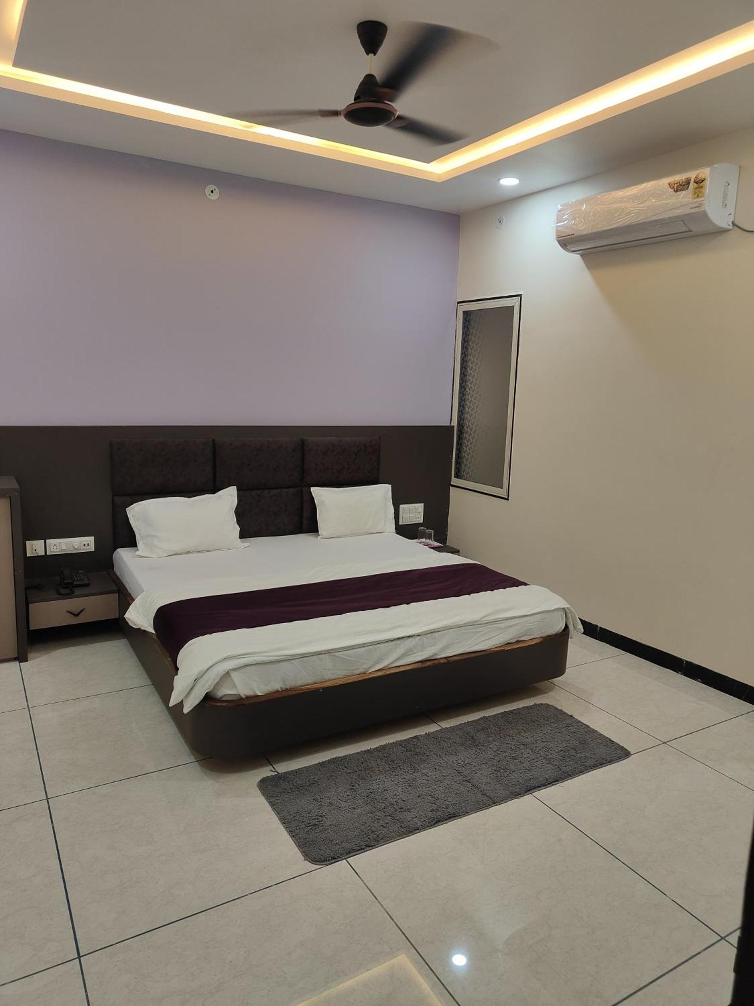Yashomati Hotel Maheshwar Exteriör bild