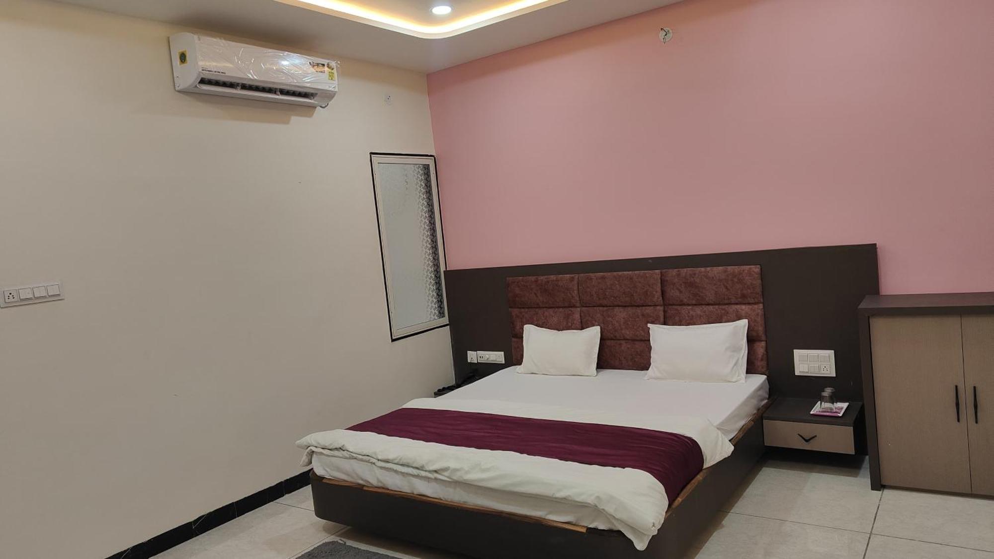 Yashomati Hotel Maheshwar Exteriör bild