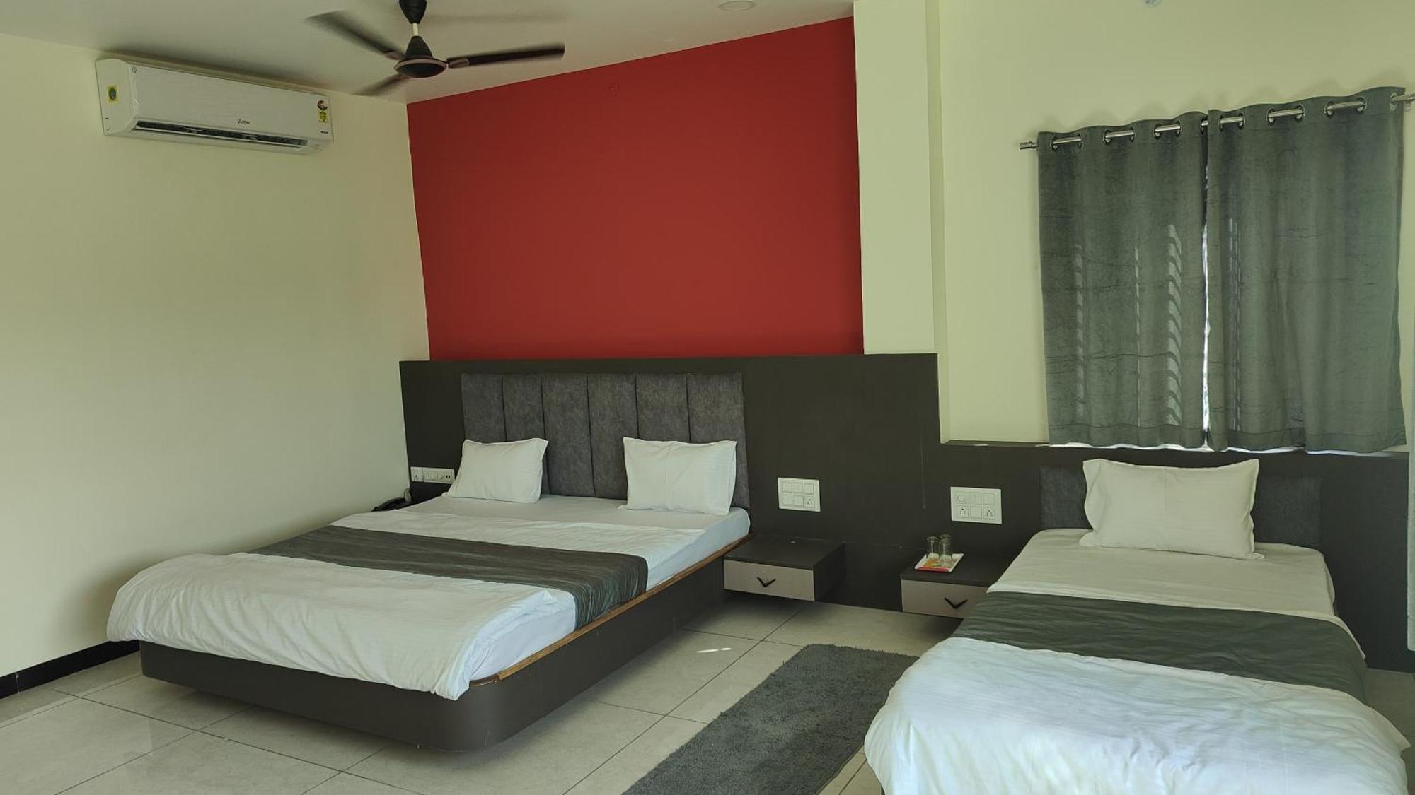 Yashomati Hotel Maheshwar Exteriör bild