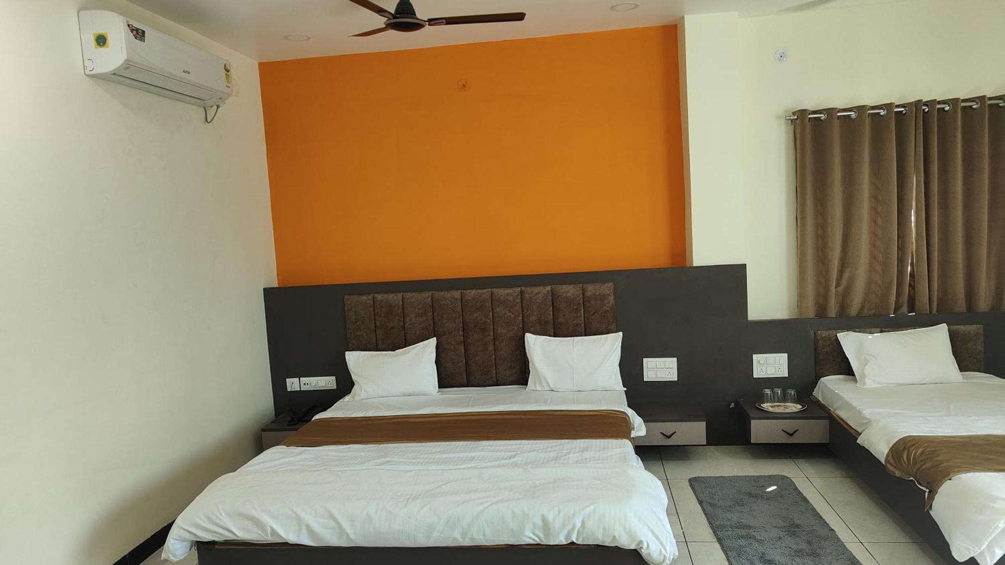 Yashomati Hotel Maheshwar Exteriör bild