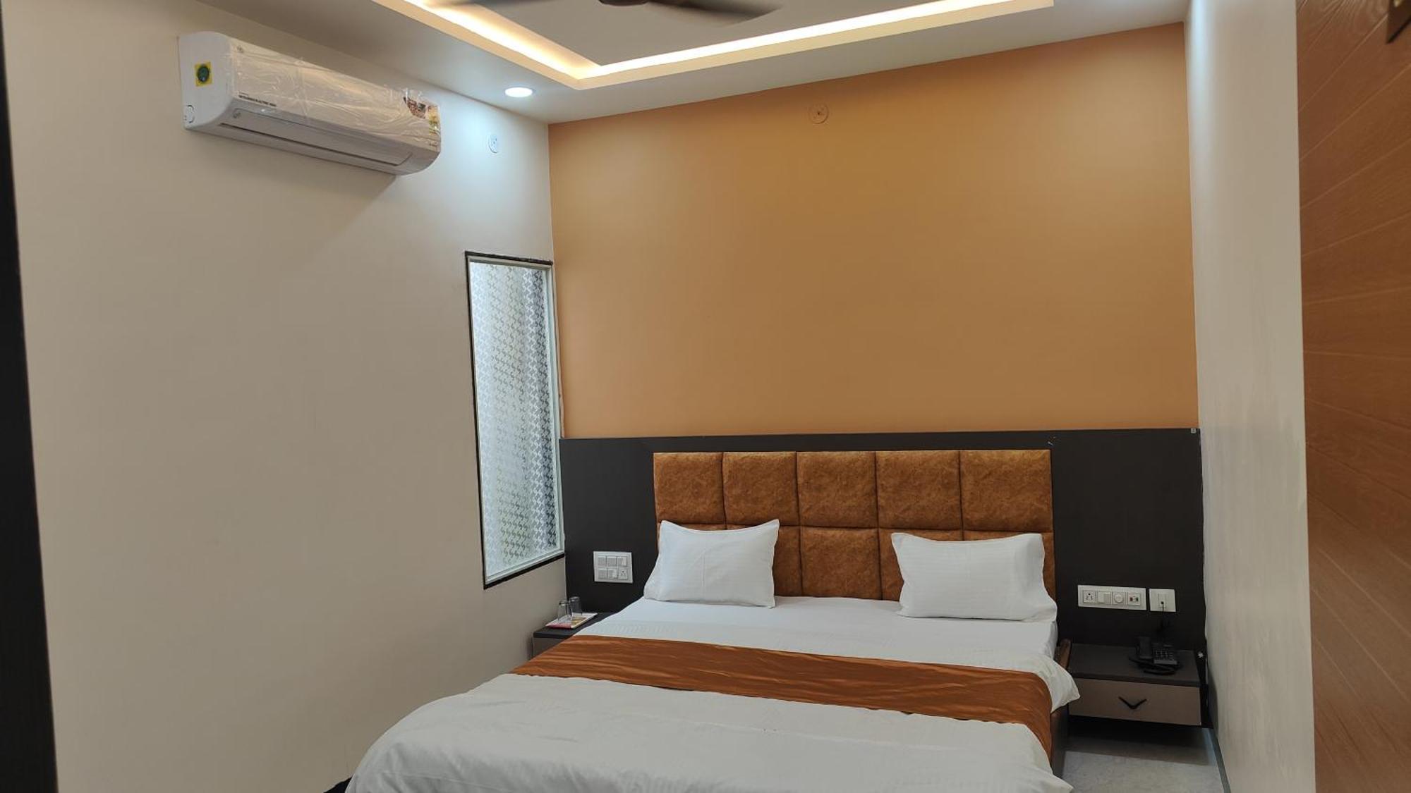 Yashomati Hotel Maheshwar Exteriör bild